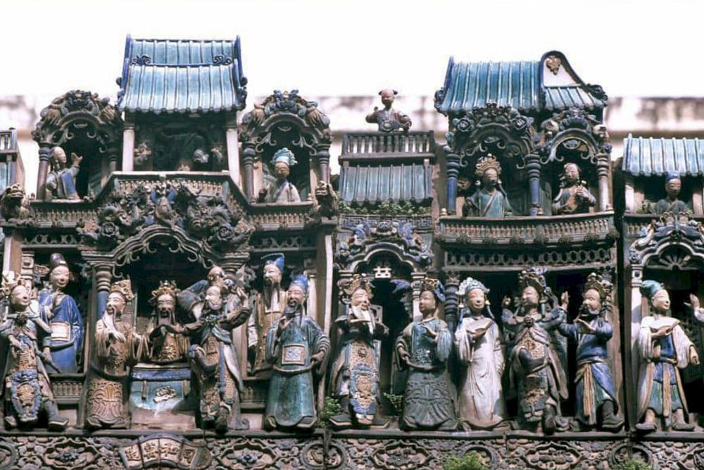 The decorative architecture on the roof of the Temple is inspired by classical Chinese culture, beliefs, and mythology